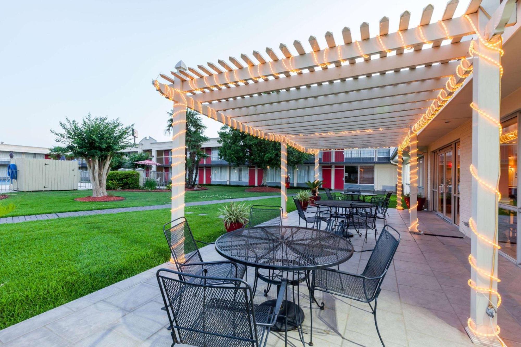 Ramada By Wyndham New Iberia Ξενοδοχείο Εξωτερικό φωτογραφία