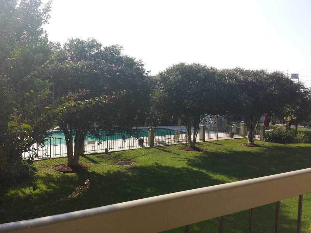 Ramada By Wyndham New Iberia Ξενοδοχείο Εξωτερικό φωτογραφία